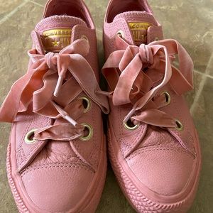 Pink converse